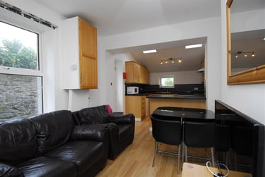 5 bed house, Greenbank, City Centre, Plymouth, PL48QH - Image 1